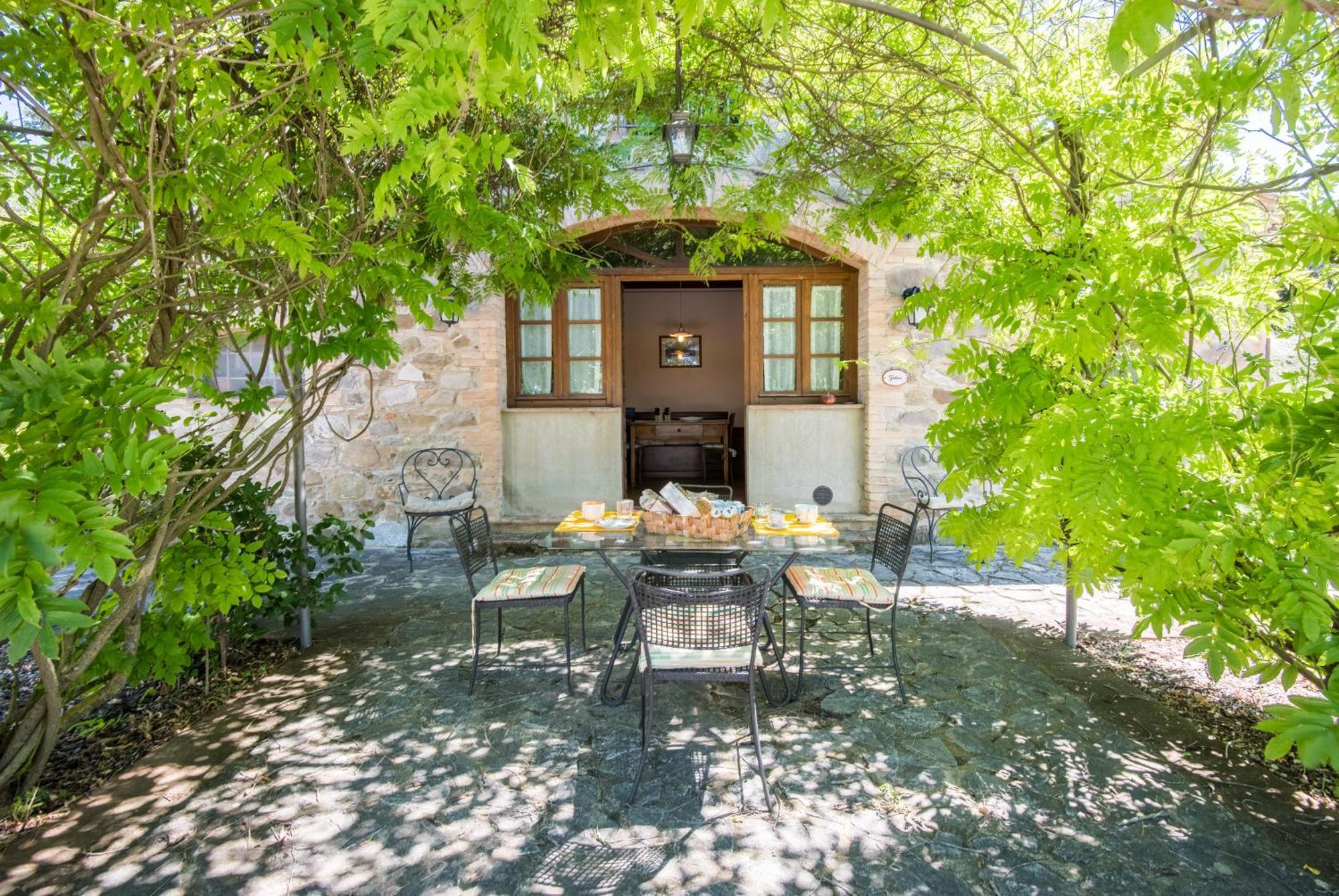Glicine Apartment Podere Giardino Montalcino Bagian luar foto