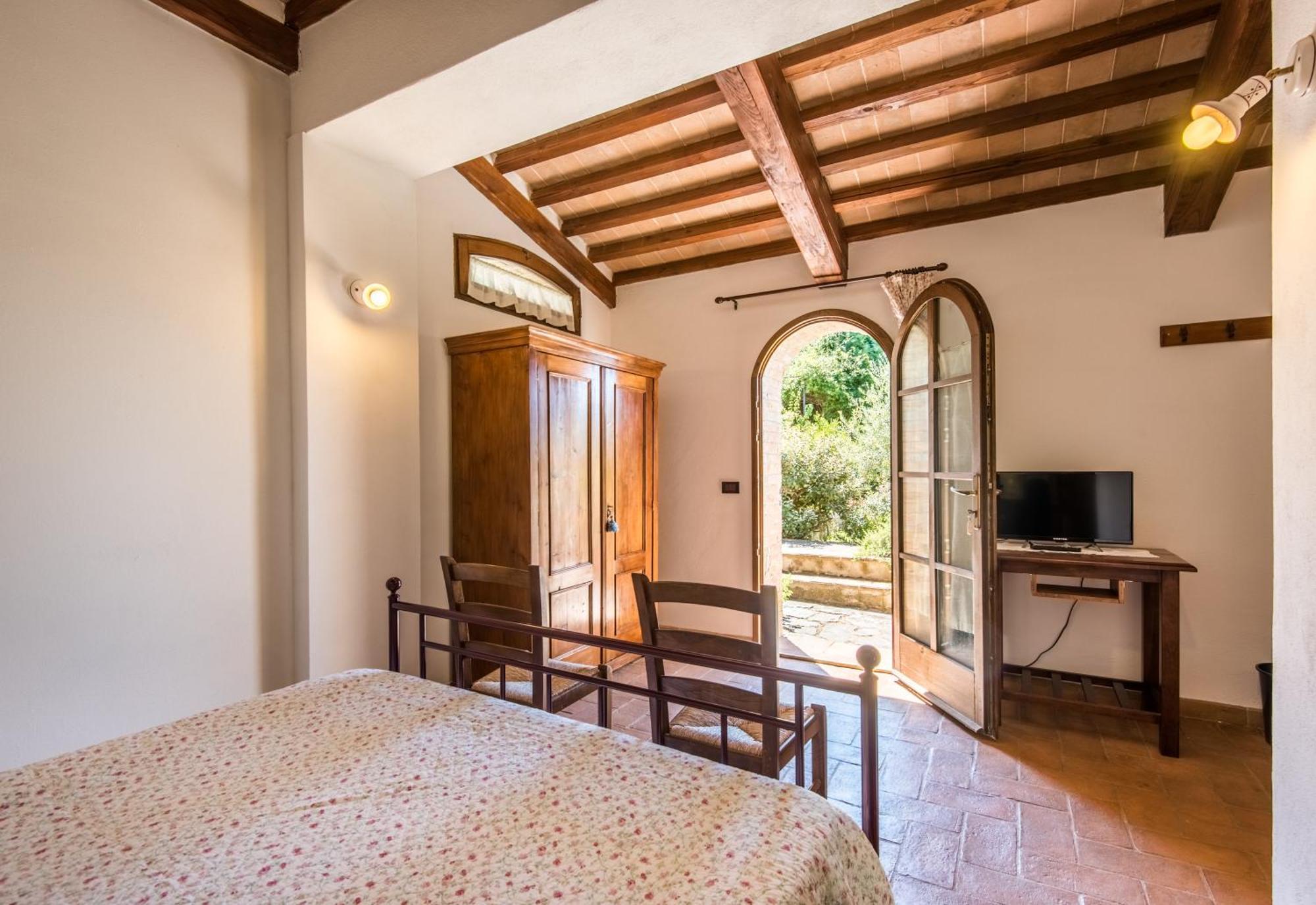 Glicine Apartment Podere Giardino Montalcino Bagian luar foto
